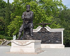 фото памятник Александру III